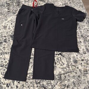 Figs Charcoal Scrub Set xs petite Cade cargo and top set